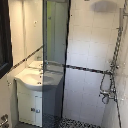 Central Studio Apartment *